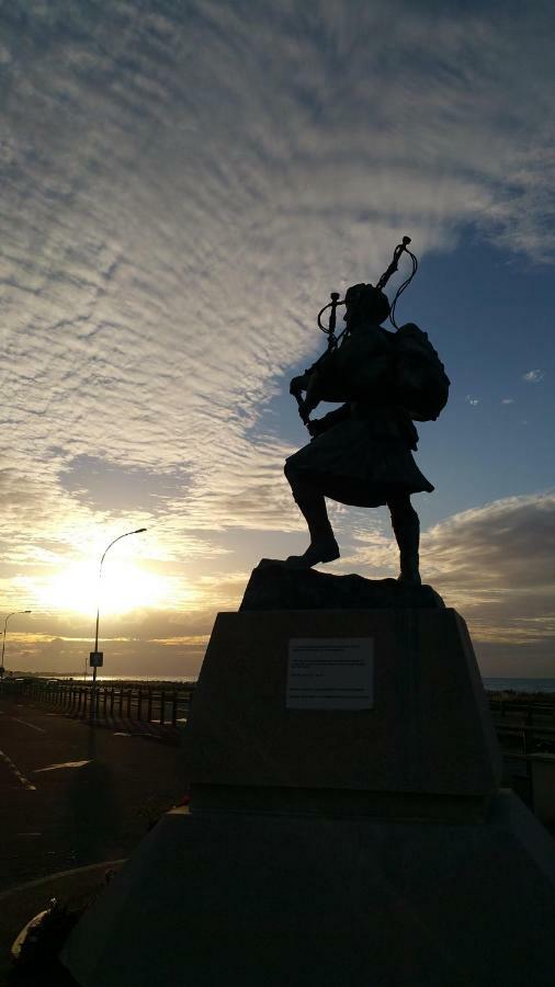 Cottage Sword Beach Hermanville-sur-Mer Bagian luar foto